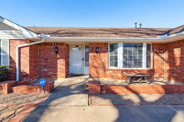 2901 Woodcreek RD, Midwest City, OK 73110