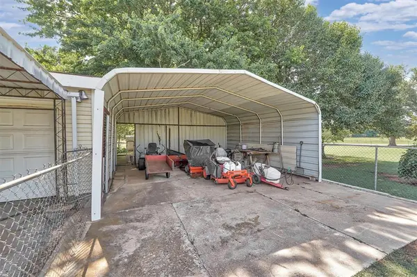 409 S McDonald ST, Dill City, OK 73641
