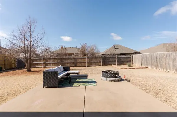 737 Dana DR, Yukon, OK 73099