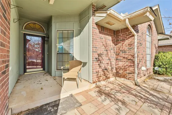 717 Gyrfalcon DR, Norman, OK 73072