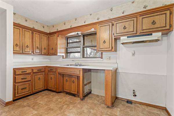 711 Cinmac ST, Lindsay, OK 73052