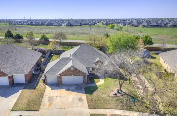 2036 SW 33rd ST, Moore, OK 73170