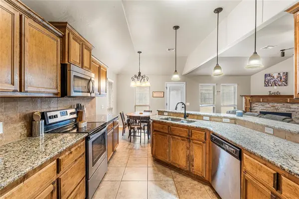 19416 Taggert DR, Edmond, OK 73012