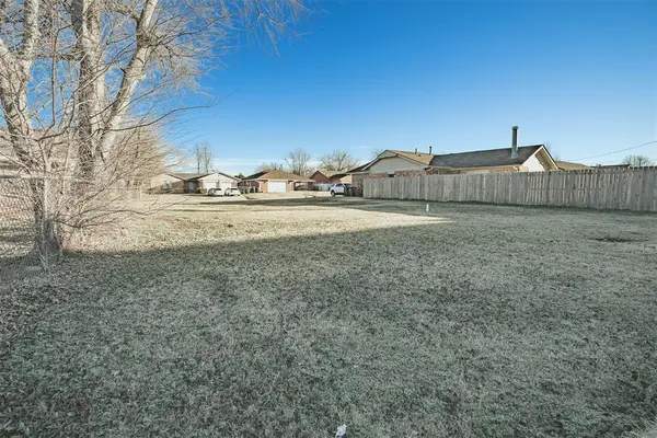 132 SW 16th ST, Moore, OK 73160
