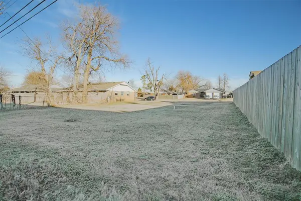 132 SW 16th ST, Moore, OK 73160
