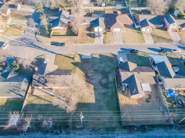 132 SW 16th ST, Moore, OK 73160