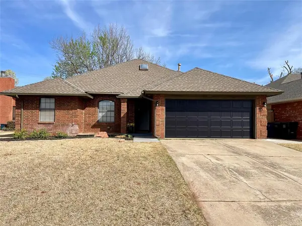 2401 Santa Fe CIR, Edmond, OK 73012