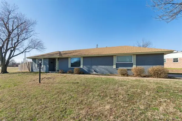 3701 Leonhardt DR, Del City, OK 73115