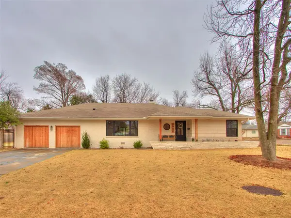 8900 Nichols RD, The Village, OK 73120
