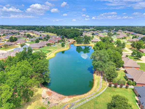 2713 Old Towne TRL, Shawnee, OK 74804