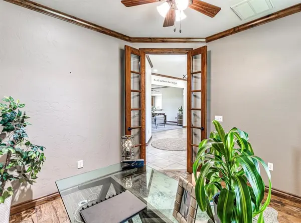 2713 Old Towne TRL, Shawnee, OK 74804