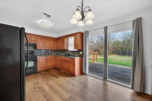 34 Shirley LN, Edmond, OK 73003