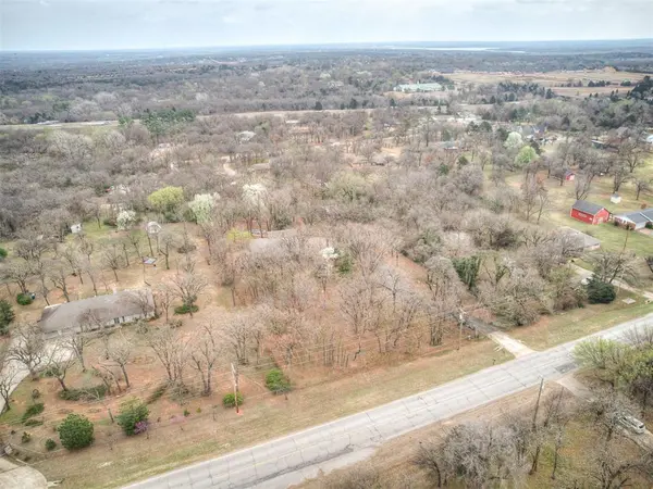 1608 N Sooner RD, Edmond, OK 73034