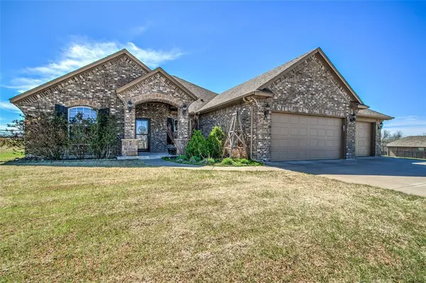 2107 E Sooner RD, Tuttle, OK 73089