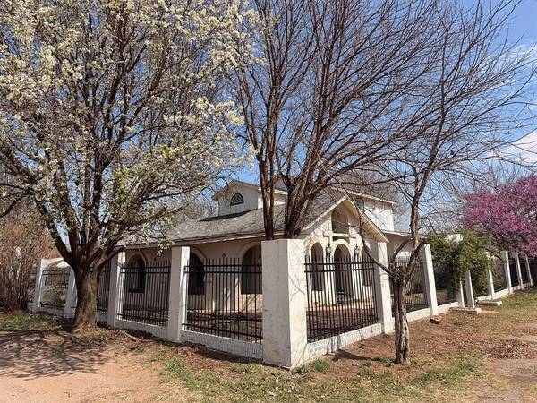 600 E Frederick ST, Tipton, OK 73570