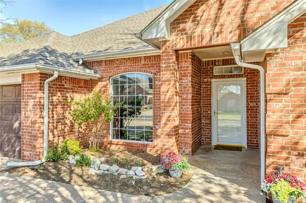 905 NW 179th CIR, Edmond, OK 73012