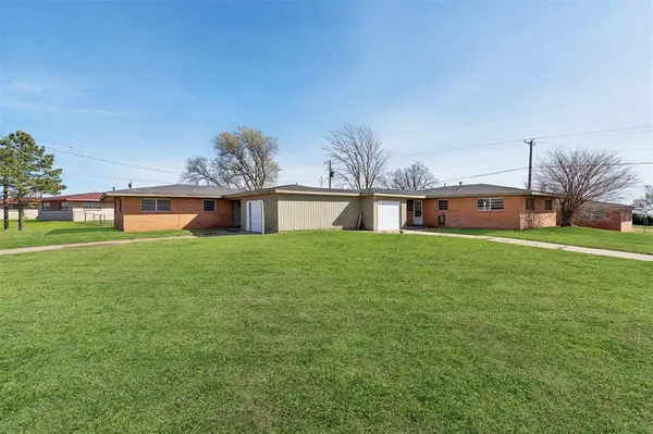 400 Cherokee TRL, Burns Flat, OK 73647