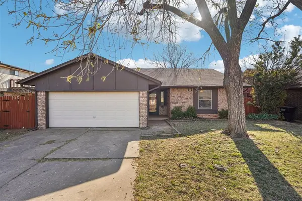 1212 Kings CT, Moore, OK 73160