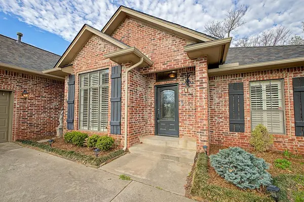 1517 Tahlequah DR, Edmond, OK 73013