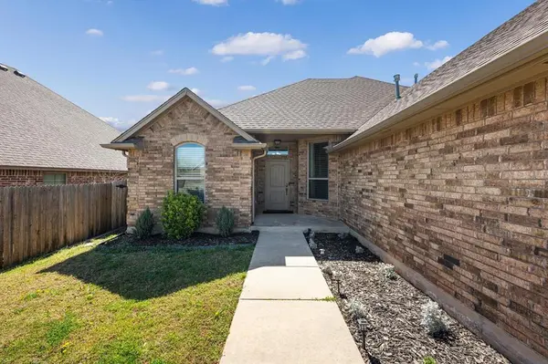 11908 SW 18th ST, Yukon, OK 73099