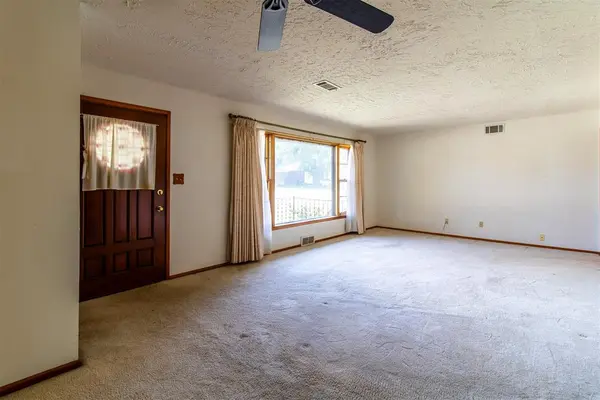216 W Coe DR, Midwest City, OK 73110