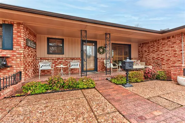 115 Briarwood ST, Moore, OK 73160