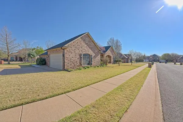 1825 Tall Grass CT, Edmond, OK 73012