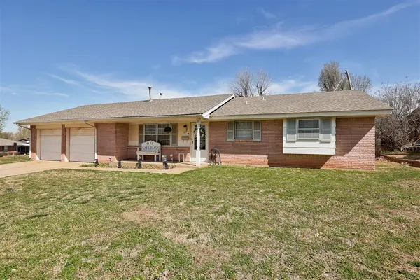 217 Del Mar DR, Yukon, OK 73099