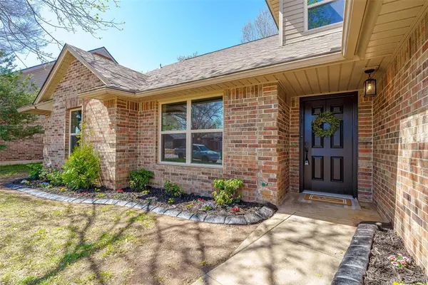 18321 English Oak LN, Edmond, OK 73012