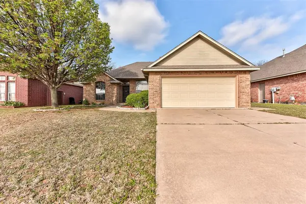 4233 Notting Hill DR, Moore, OK 73160