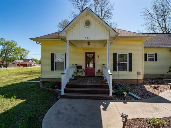 311 NW 1st ST, Checotah, OK 74426