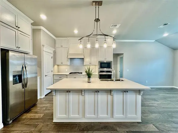 1620 NE 33rd TER, Moore, OK 73160