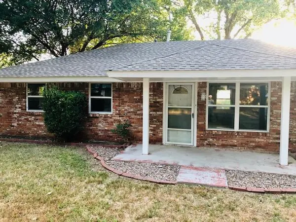905 Sandy LN, Choctaw, OK 73020