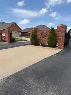 3912 New London AVE, Moore, OK 73160