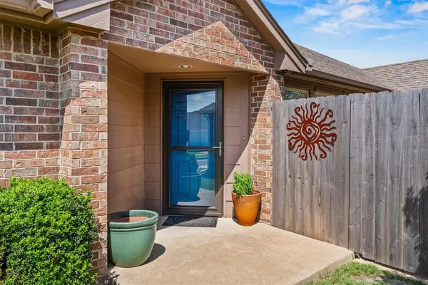 1407 SW 25th ST, Moore, OK 73170