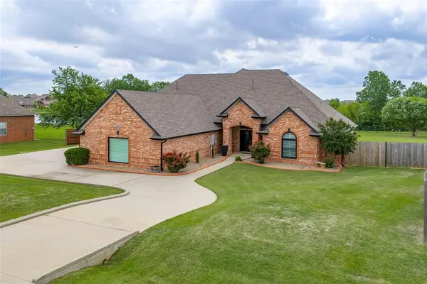 3012 Twin Lake DR, Moore, OK 73165