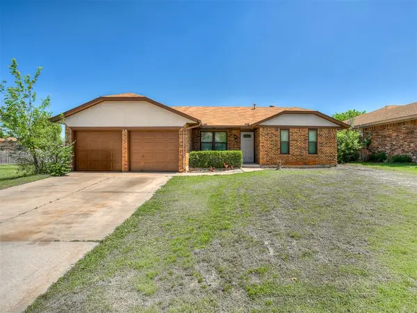116 S English DR, Moore, OK 73160