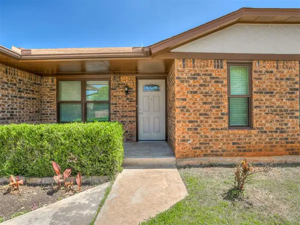 116 S English DR, Moore, OK 73160