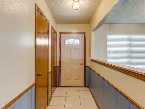 116 S English DR, Moore, OK 73160