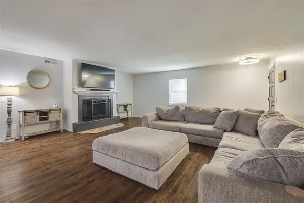 11325 N May AVE #D, Edmond, OK 73120