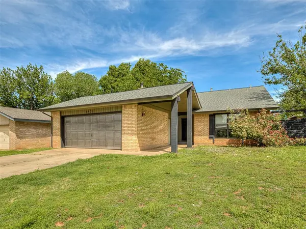 2401 Appleway ST, Edmond, OK 73013