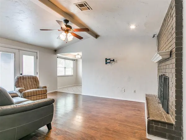 1300 Knollwood TER, Moore, OK 73160