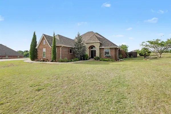301 Meadow Lark LN, Blanchard, OK 73010