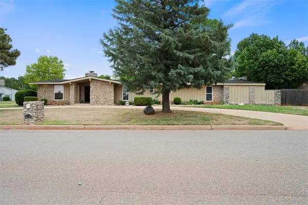 12716 Saint Andrews DR, Oklahoma City, OK 73120
