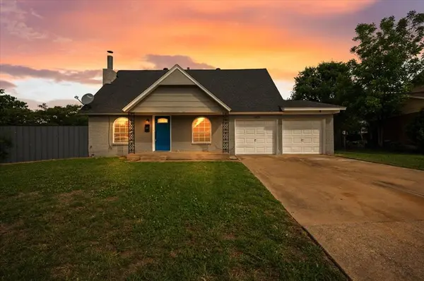 1025 NW 7th ST, Moore, OK 73160