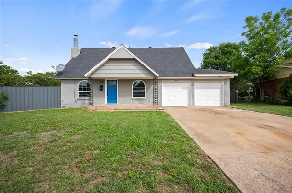 1025 NW 7th ST, Moore, OK 73160