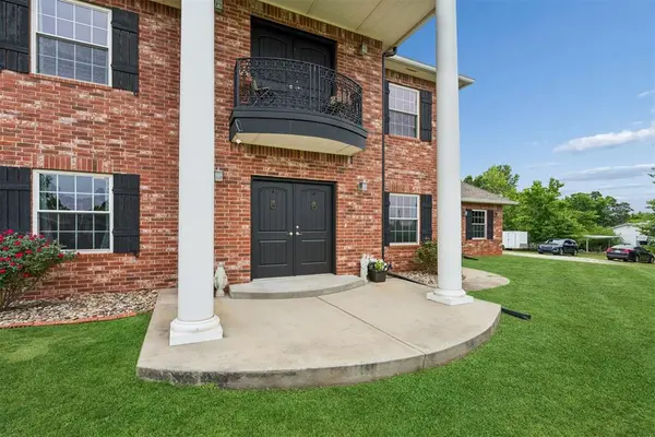 220 Bobby Mankin DR, Choctaw, OK 73020