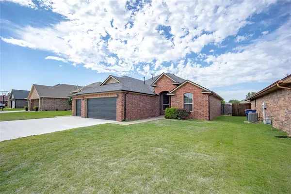 2564 Kadlan DR, El Reno, OK 73036