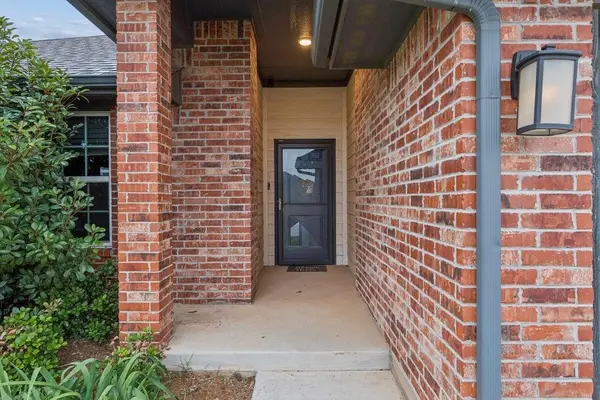 9409 NW 87th PL, Yukon, OK 73099