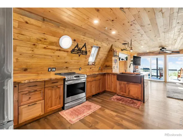 500 Bulwark Ridge DR, Glen Haven, CO 80532